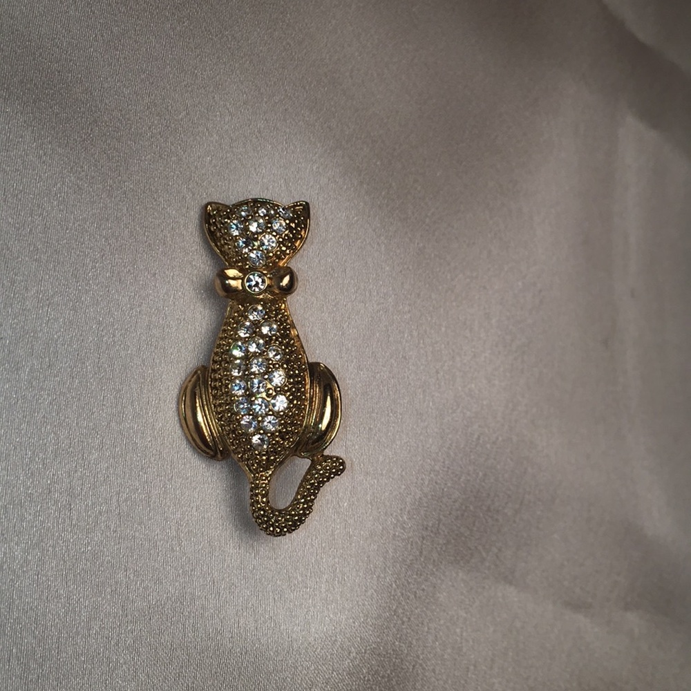 Sweet Kitty Brooch.  Gold tone + Rhinestones.